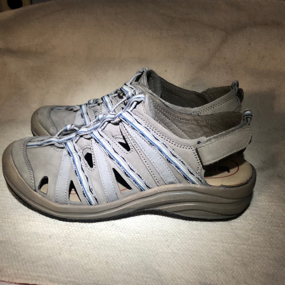 Bionica trail sandal water shoe 9-1/2 M